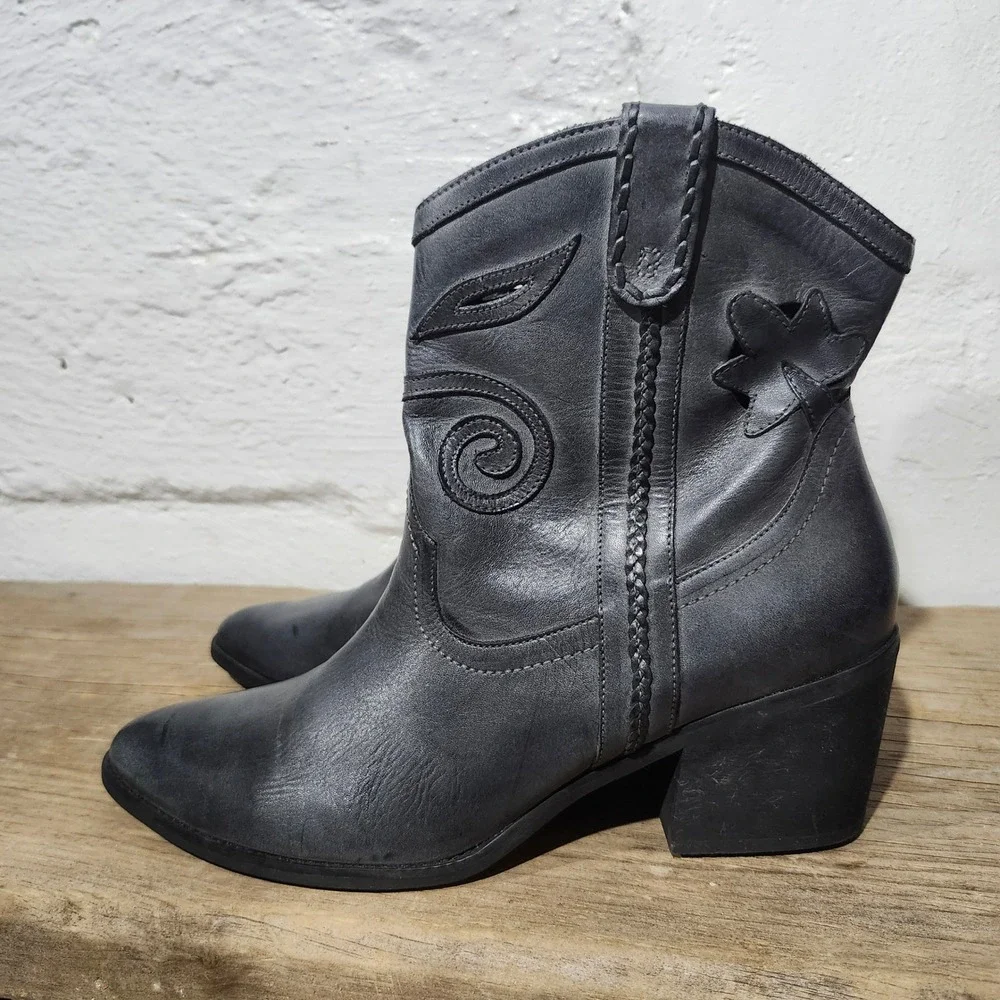 Austin Black Leather Western Ankle Boots Floral Embroidery Pointed Toe Size 11M